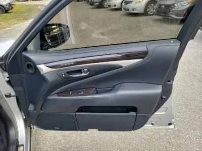 2015 Lexus LS — photo 35 view