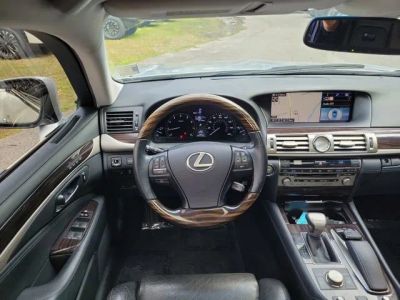 2015 Lexus LS — photo 25 view