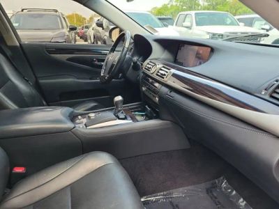 2015 Lexus LS — photo 32 view