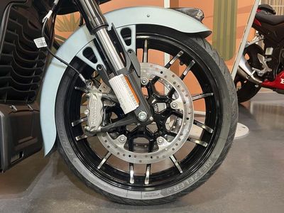 2025 Indian Motorcycle Challenger Dark Horse Frost Silver Smoke - Photo 11