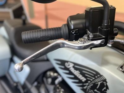 2025 Indian Motorcycle Challenger Dark Horse Frost Silver Smoke - Photo 15