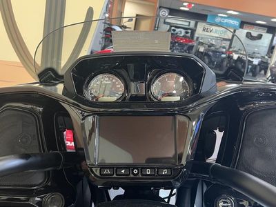2025 Indian Motorcycle Challenger Dark Horse Frost Silver Smoke - Photo 9