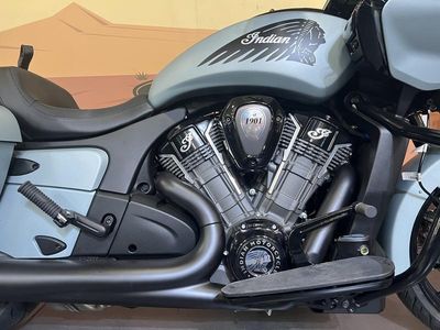 2025 Indian Motorcycle Challenger Dark Horse Frost Silver Smoke - Photo 12