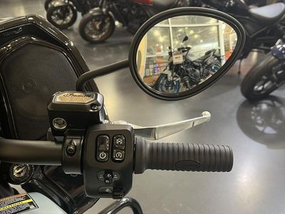 2025 Indian Motorcycle Challenger Dark Horse Frost Silver Smoke - Photo 10