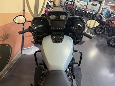 2025 Indian Motorcycle Challenger Dark Horse Frost Silver Smoke - Photo 7