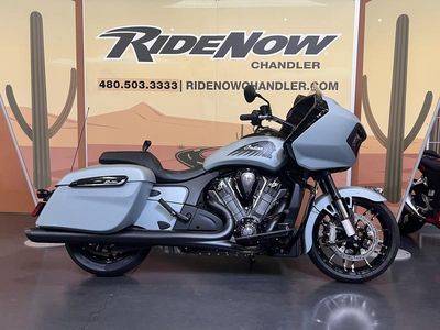 2025 Indian Motorcycle Challenger Dark Horse Frost Silver Smoke - Photo 5
