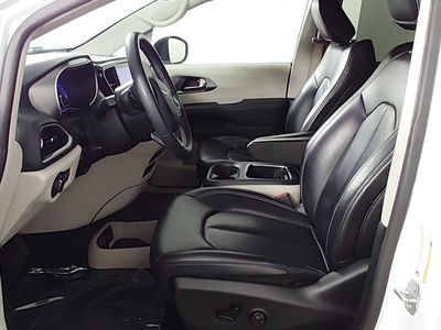 2023 Chrysler Pacifica — photo 20 view
