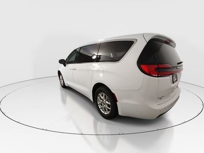 2023 Chrysler Pacifica — detail view