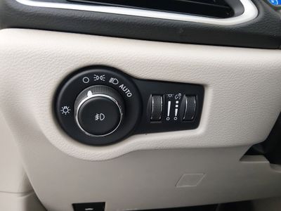 2023 Chrysler Pacifica — photo 13 view