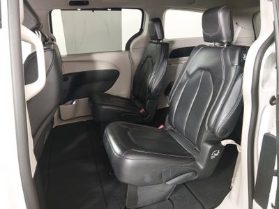 2023 Chrysler Pacifica — photo 21 view