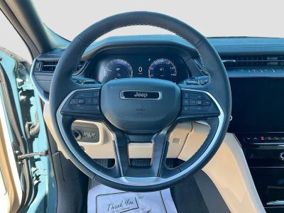 2026 Jeep Grand Cherokee — photo 11 view