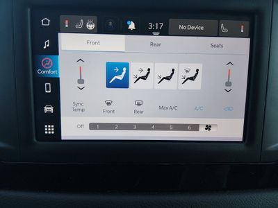 2023 Chrysler Voyager - Photo 18