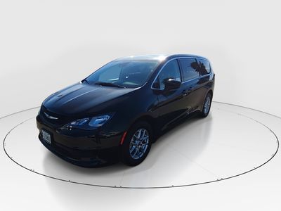 2023 Chrysler Voyager - Photo 3