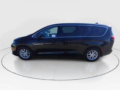 2023 Chrysler Voyager - Photo 4