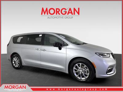 2026 Chrysler Pacifica Limited in Silver — front three-quarter view