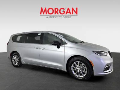 2026 Chrysler Pacifica — side profile view