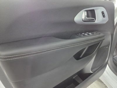 2026 Chrysler Pacifica — photo 17 view