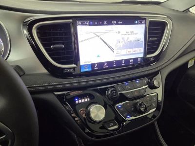2026 Chrysler Pacifica — photo 22 view