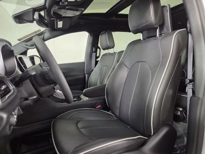 2026 Chrysler Pacifica — photo 20 view