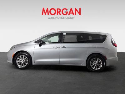 2026 Chrysler Pacifica — photo 7 view