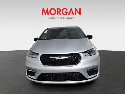 2026 Chrysler Pacifica — photo 9 view