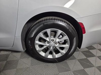2026 Chrysler Pacifica — photo 18 view