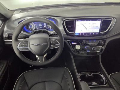 2026 Chrysler Pacifica — photo 15 view