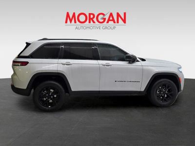 2026 Jeep Grand Cherokee — engine compartment view