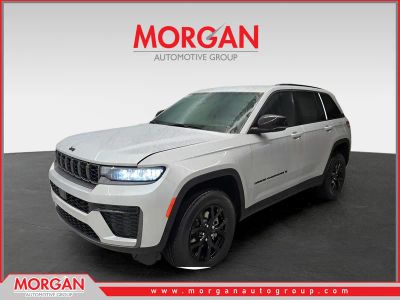 2026 Jeep Grand Cherokee Laredo Altitude in Silver Zynith — front three-quarter view
