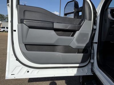 2025 Ford F-350SD - Photo 15