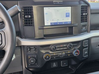 2025 Ford F-350SD - Photo 9