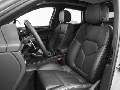2026 Porsche Macan — detail view