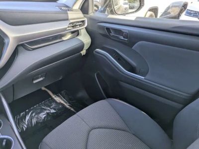 2025 Toyota Highlander — photo 15 view