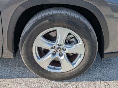 2025 Toyota Highlander — photo 10 view