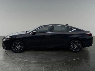 2023 Lexus ES — detail view