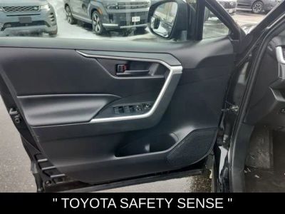 2023 Toyota RAV4 LE - Photo 13
