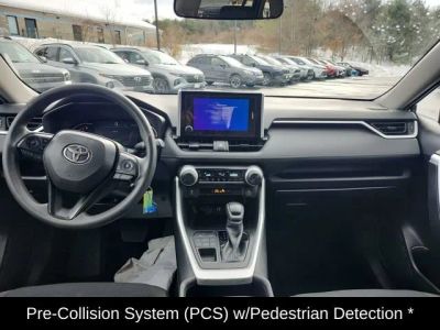 2023 Toyota RAV4 LE - Photo 16