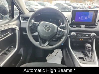 2023 Toyota RAV4 LE - Photo 17