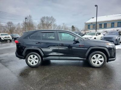 2023 Toyota RAV4 LE - Photo 3