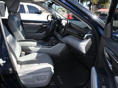 2020 Toyota Highlander - Photo 33