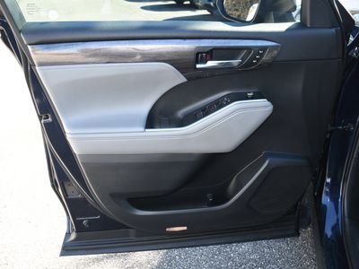 2020 Toyota Highlander - Photo 39