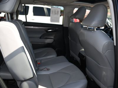 2020 Toyota Highlander - Photo 20