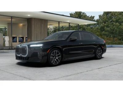 2026 BMW i7 M70 in Black Sapphire Metallic — front three-quarter view