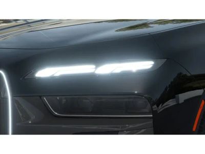 2026 BMW i7 — engine compartment view