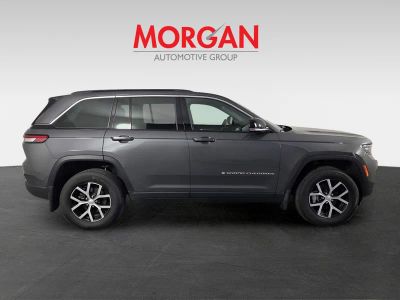 2025 Jeep Grand Cherokee — engine compartment view
