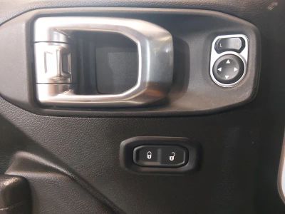 2024 Jeep Wrangler - Photo 17