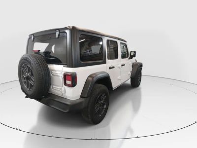 2024 Jeep Wrangler - Photo 7