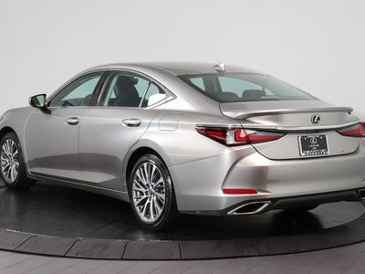 2020 Lexus ES - Photo 3