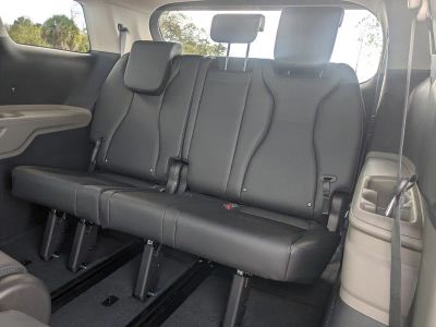 2026 Kia Carnival — photo 14 view