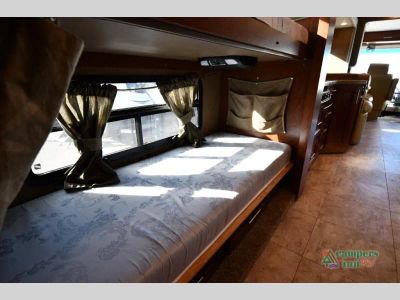2014 Forest River RV Legacy Elite — photo 40 view